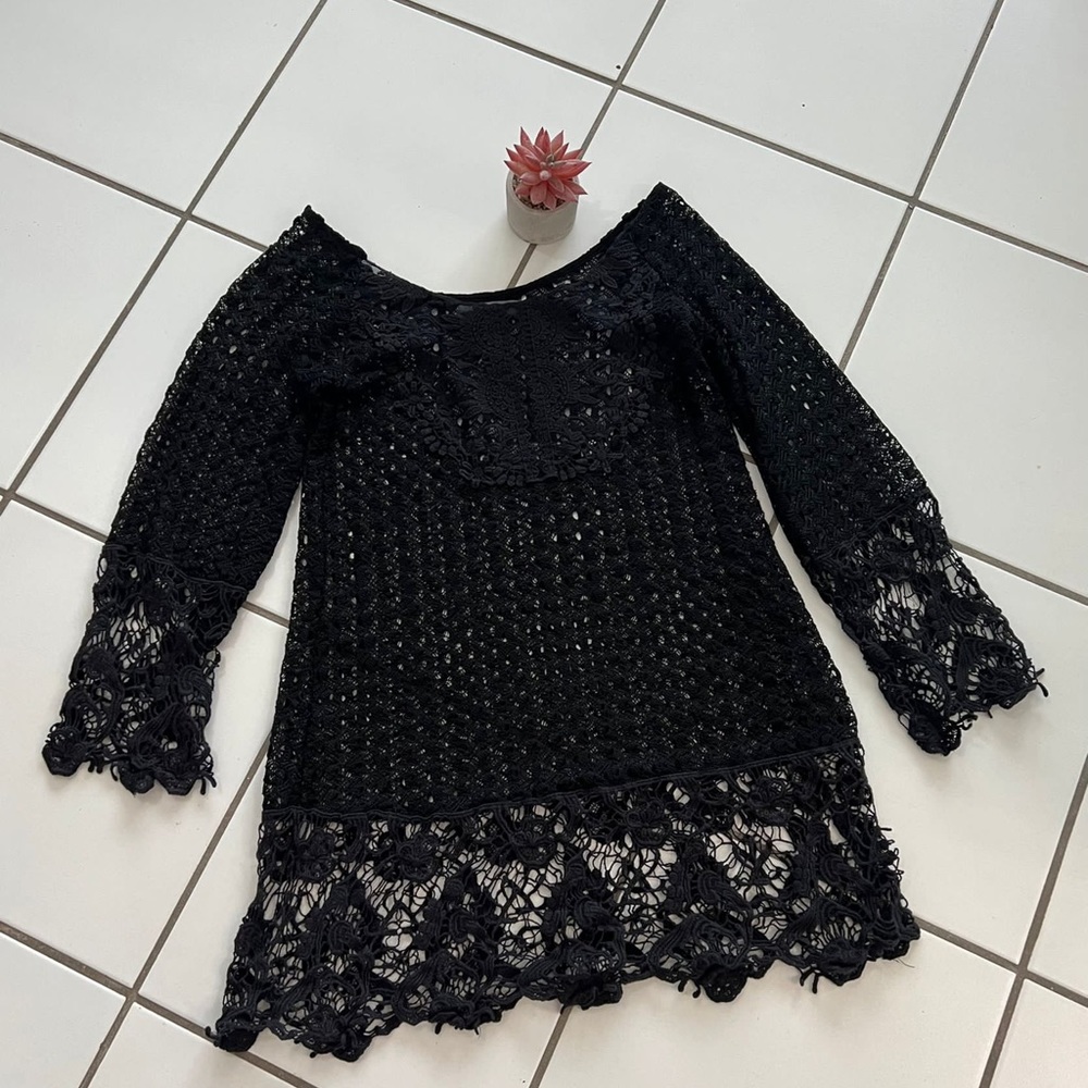 •Long Sleeve Black See Threw Shirt•